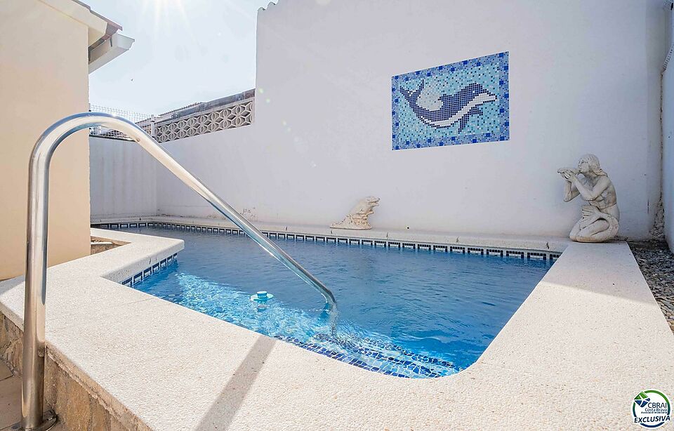 Maison de 4 chambres avec piscine à quelques mètres du centre et de la plage AVEC UNE LICENCE TOURISTIQUE.