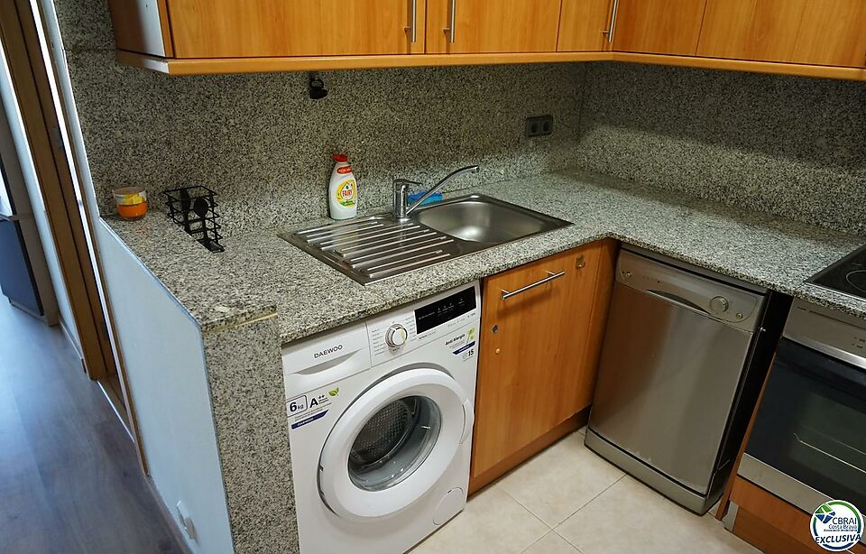 Opportunity-Apartment with 2 bedrooms, parking and pool
