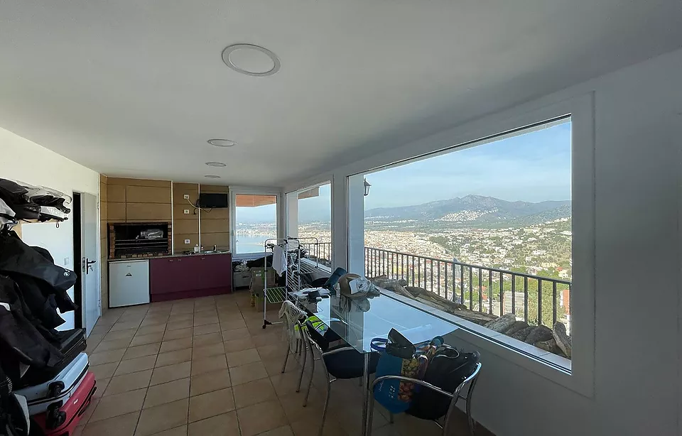 BEAUTIFUL TOWNHOUSE WITH VIEWS IN PUIG ROM