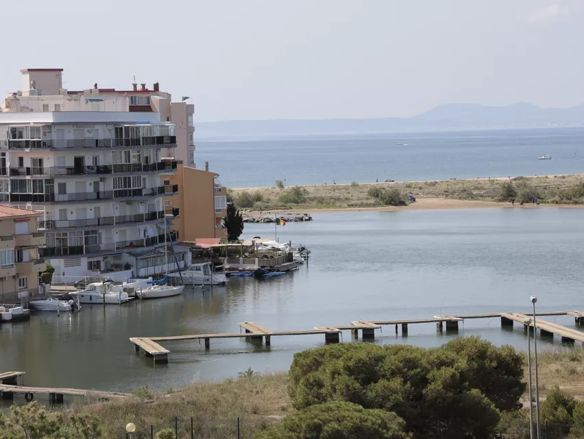 Zu verkaufen Wohnung in Isla de Roses, Santa Margarita, mit einem sehr weiten Blick