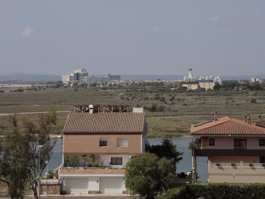 Zu verkaufen Wohnung in Isla de Roses, Santa Margarita, mit einem sehr weiten Blick