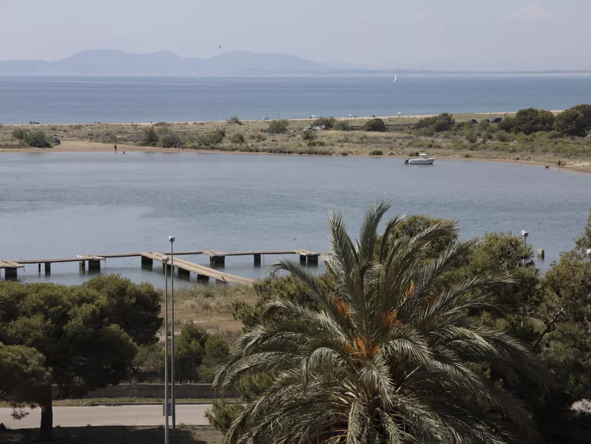 Zu verkaufen Wohnung in Isla de Roses, Santa Margarita, mit einem sehr weiten Blick