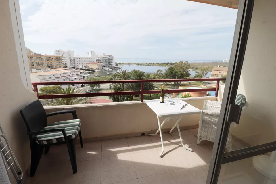 En Venta Estudio, situado en Isla de Roses, Santa Margarita, con una vista muy amplia