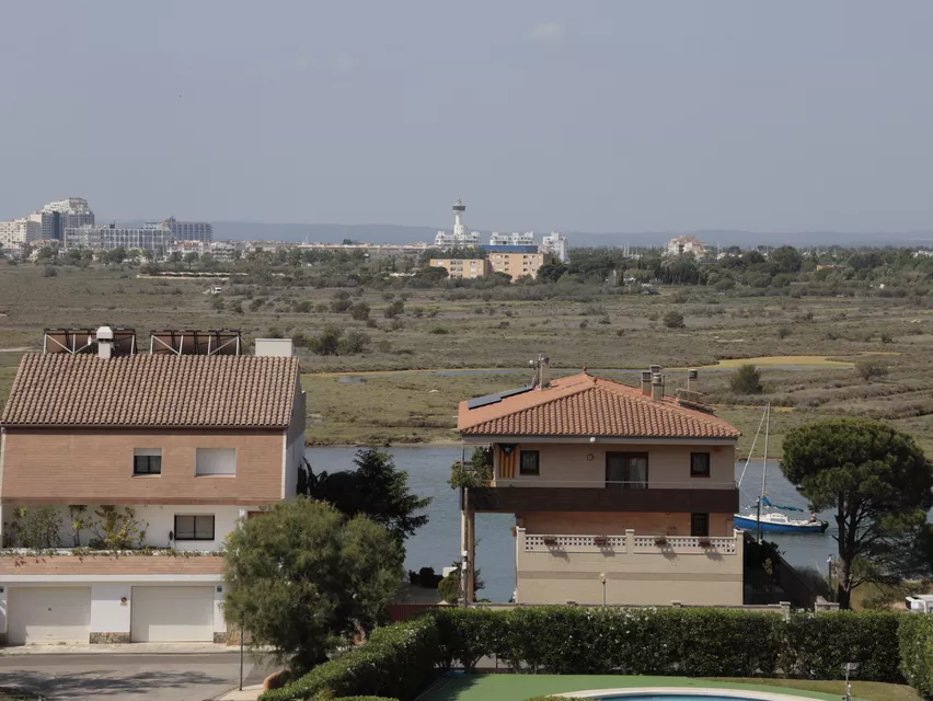 En Venda Estudi, ubicat a Illa de Roses, Santa Margarita, amb una vista molt àmplia