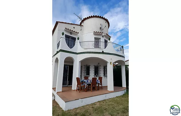 For sale, beautiful holiday home with 174 sqm living space and 395 sqm plot in a quiet residential area