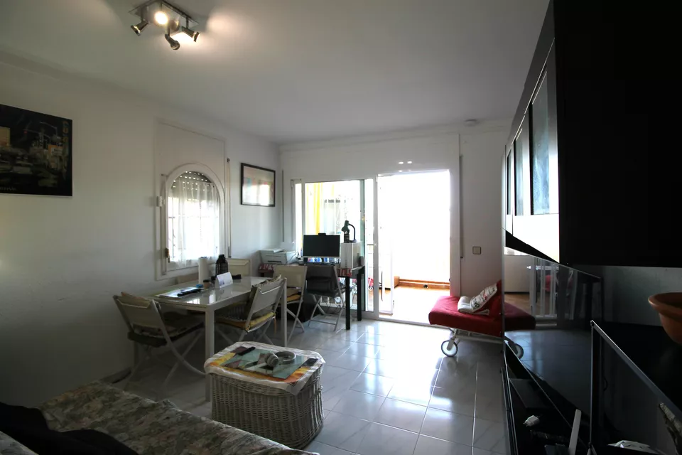 Apartamento en planta baja, vistas, parking y piscina comunitaria