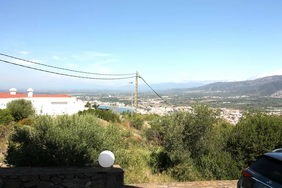 Appartement au rez-de-chaussée,vues, parking et piscine en copropriété