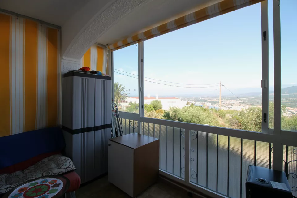 Apartamento en planta baja, vistas, parking y piscina comunitaria