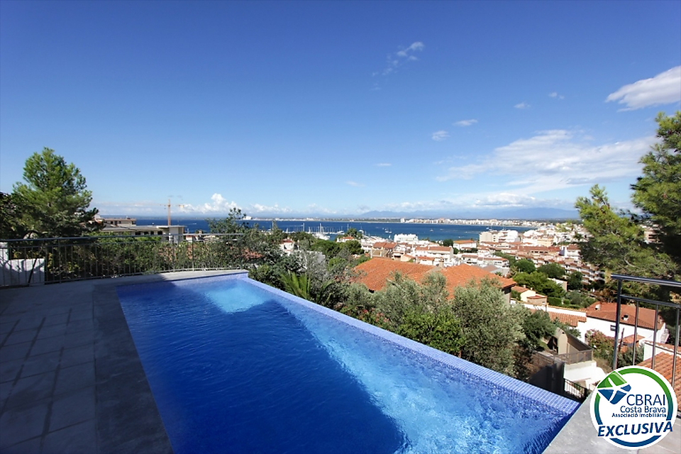 Casa amb vista al mar