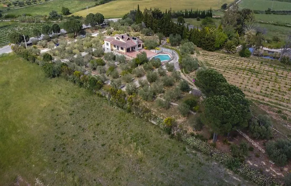 Magnífic habitatge sobre un terreny de 2 Ha a Sant Climent Sescebes