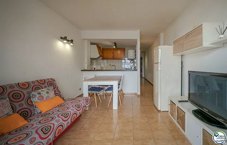 Apartament en una residència amb piscina