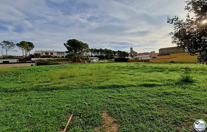 Large double plot of 1604m2 to build your house with pool and perfect garden. A special offer!