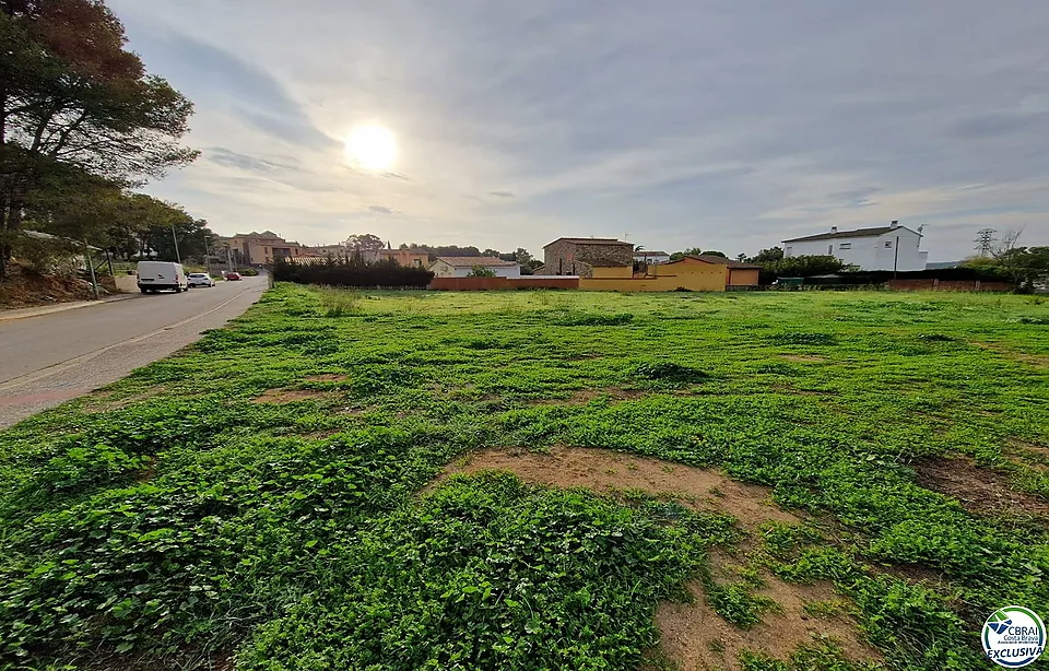 Build the home of your dreams on this perfect size lot. Don't miss this opportunity!