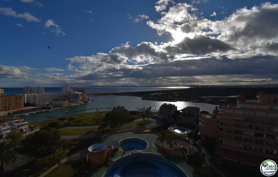 Estudi amb vistes al mar