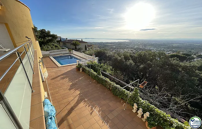 Villa avec vue mer et piscine dans le quartier calme de Mas Fumats où vous pourrez passer des moments inoubliables en famille