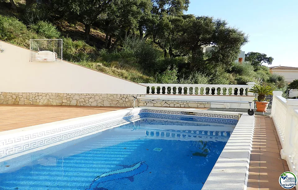 Villa con vista al mar y piscina en la tranquila zona de Mas Fumats dónde pasar momentos inolvidables con su familia