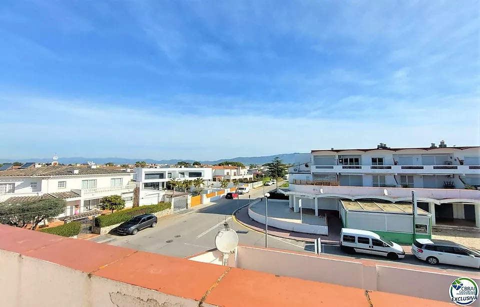 Bonito apartamento con terraza y estilo moderno