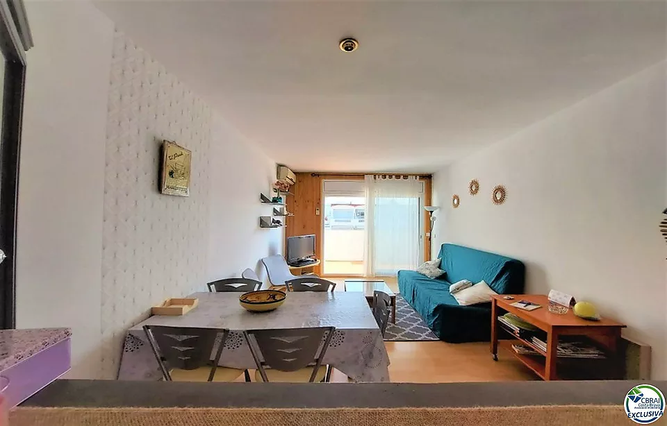 Bonito apartamento con terraza y estilo moderno