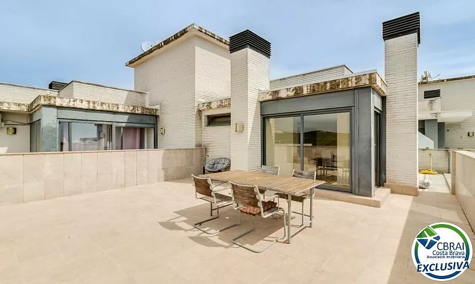 Superbe Atico de 2 chambres dans une très jolie résidence avec piscine