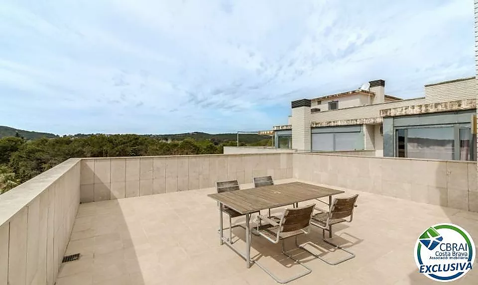 Superbe Atico de 2 chambres dans une très jolie résidence avec piscine