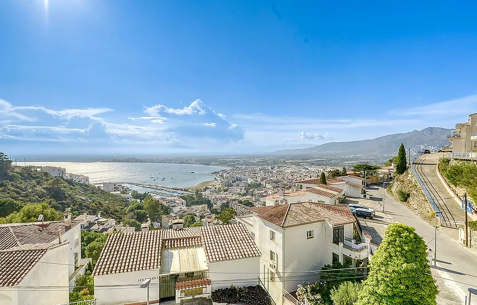 CASA MITJERA  AMB VISTES ESPECTACULARS AL MAR