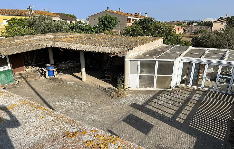 CASA PER REFORMAR AMB LOCAL I 3 PARCEL·LES