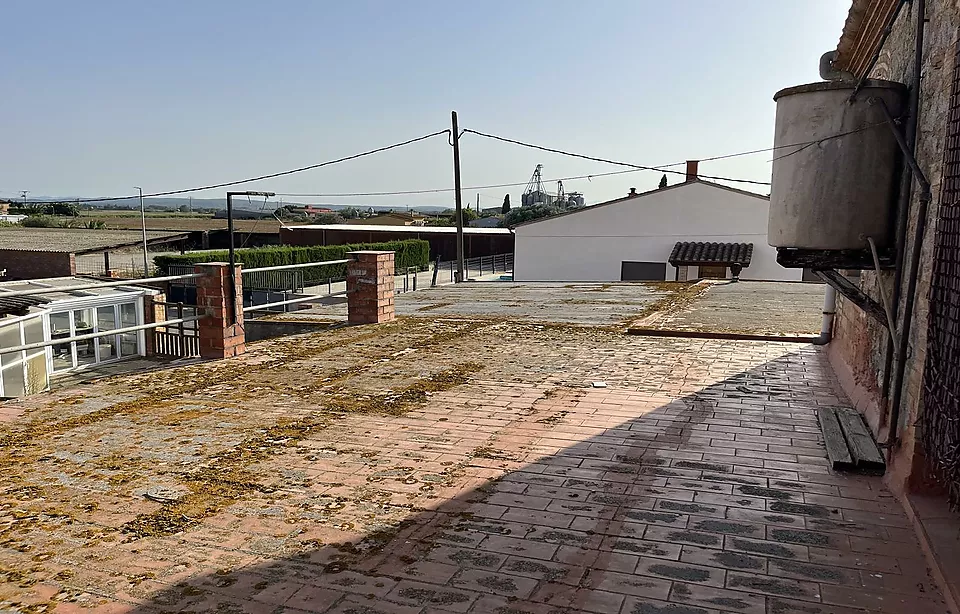 CASA PER REFORMAR AMB LOCAL I 3 PARCEL·LES