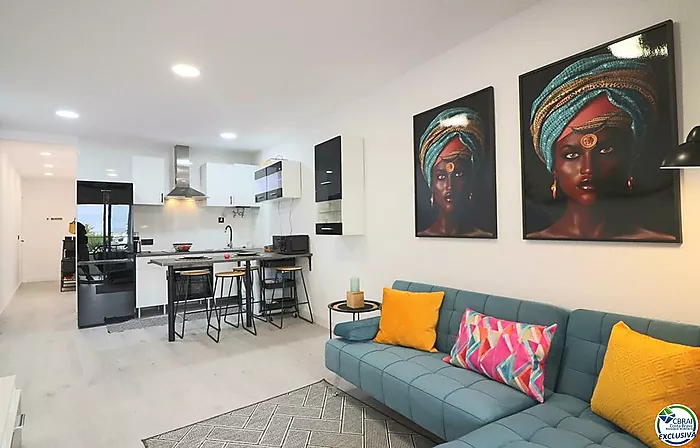 Apartamento moderno completamente renovado con vistas al canal