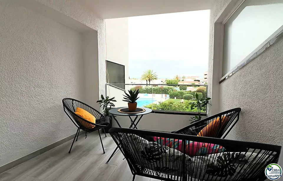 Apartament modern completament renovat amb vistes al canal