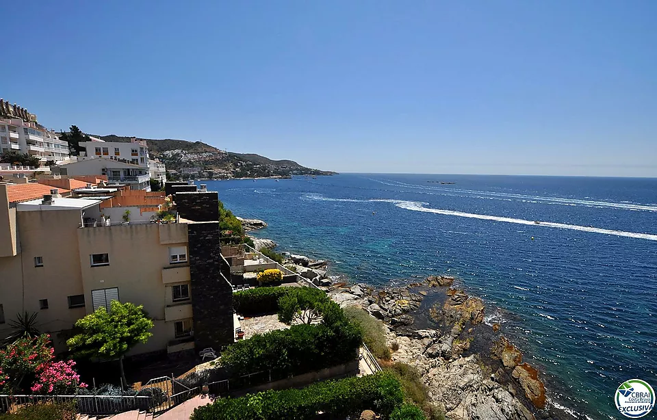 Impressionant apartament amb vistes panoràmiques al mar, reformat, aparcament inclòs. Una visita obligada!