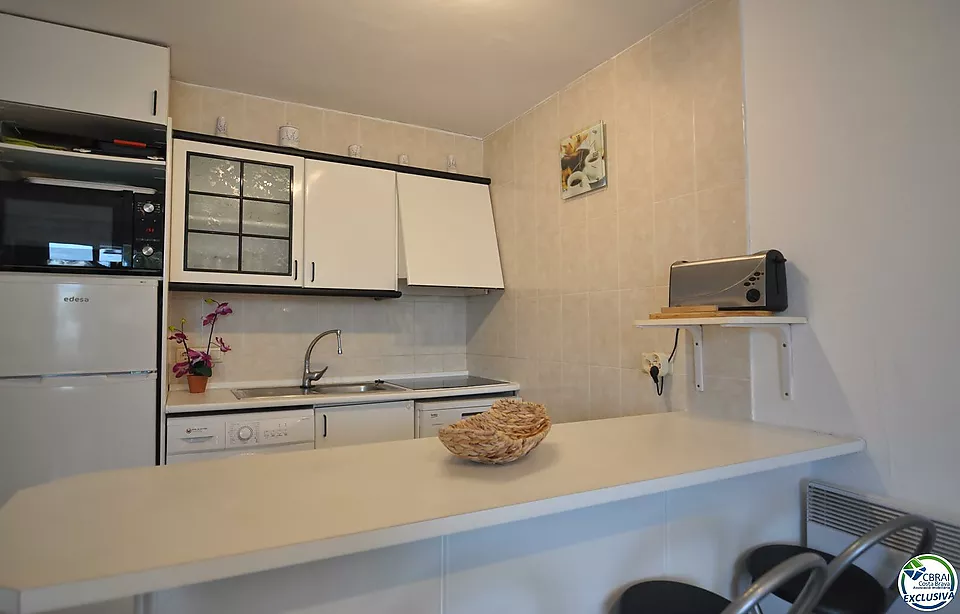 Apartament de 3 dormitoris amb amarratge de 2,50x8 mts a Roses Santa Margarita