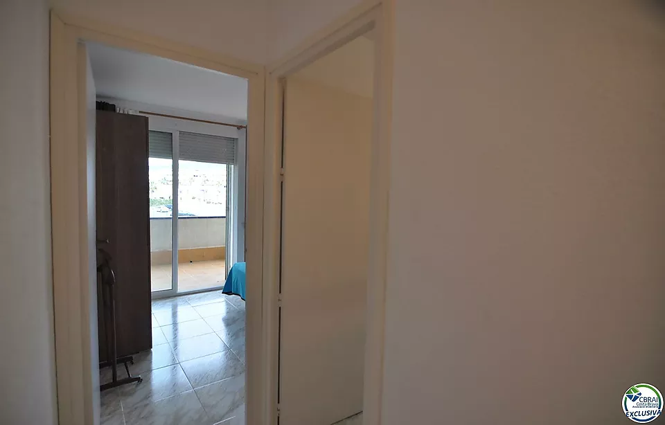 Apartament de 3 dormitoris amb amarratge de 2,50x8 mts a Roses Santa Margarita