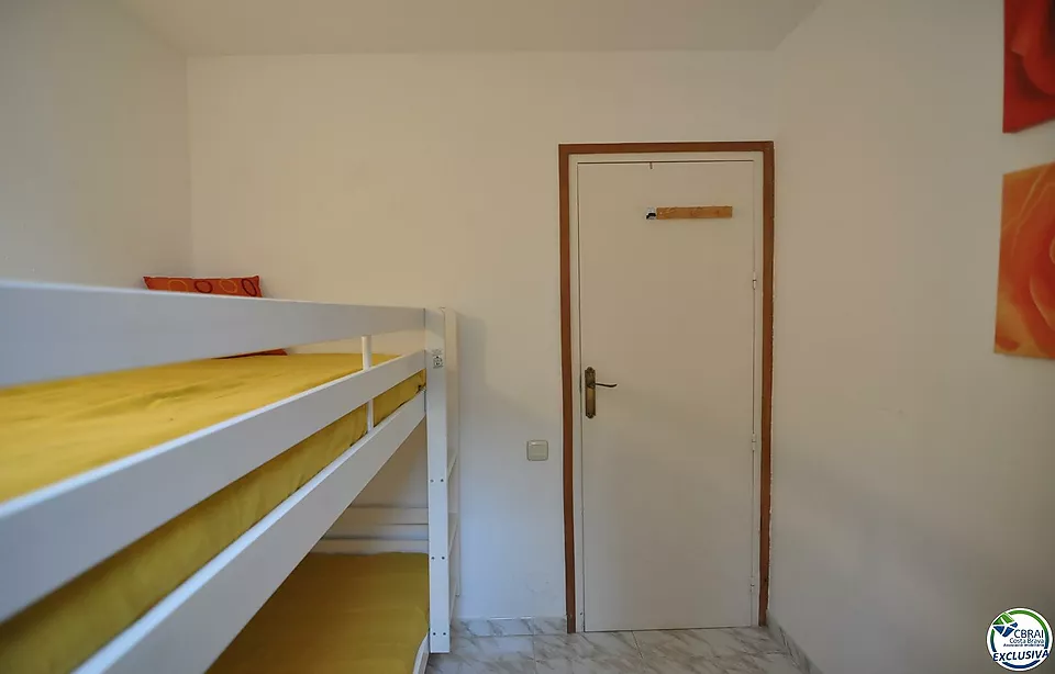 Apartament de 3 dormitoris amb amarratge de 2,50x8 mts a Roses Santa Margarita