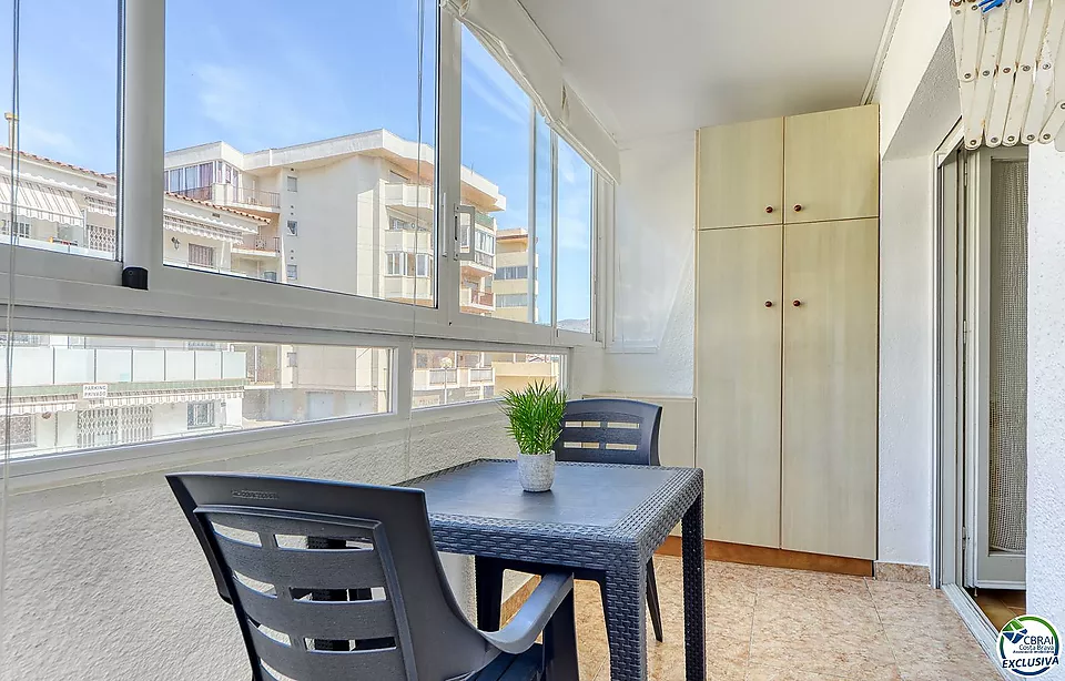 Acollidor apartament situat a 200m de la platja a Roses