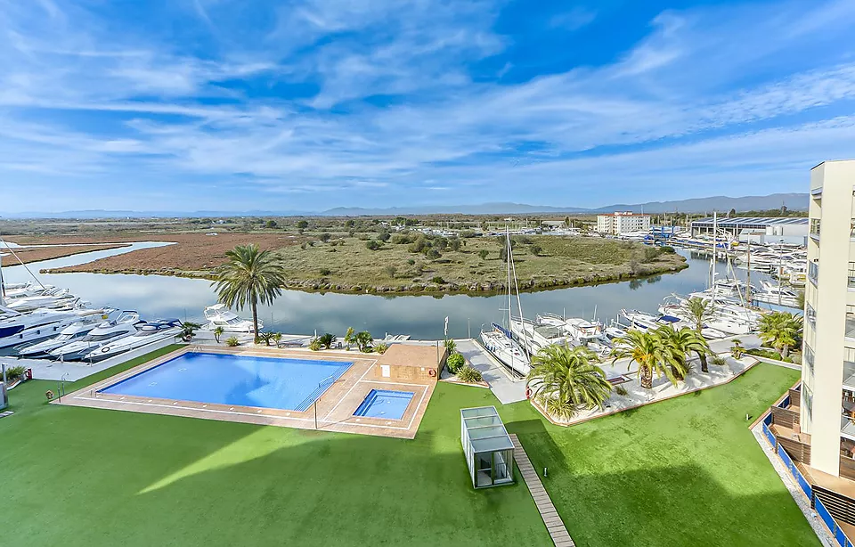 Àtic amb Vistes Espectaculars, Piscina i Plaça d´Aparcament