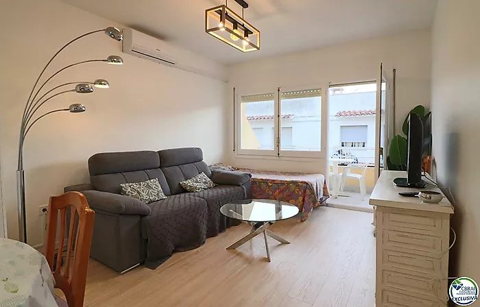 Spacious 1-bedroom flat in the centre of Roses