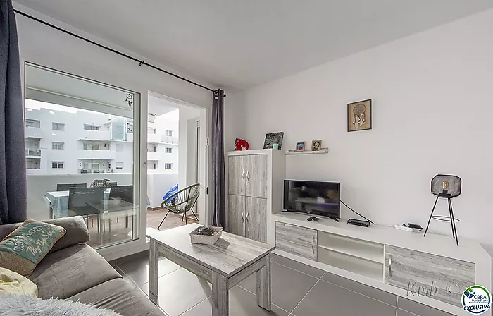 Apartamento de 2 habitaciones con vistas a la piscina