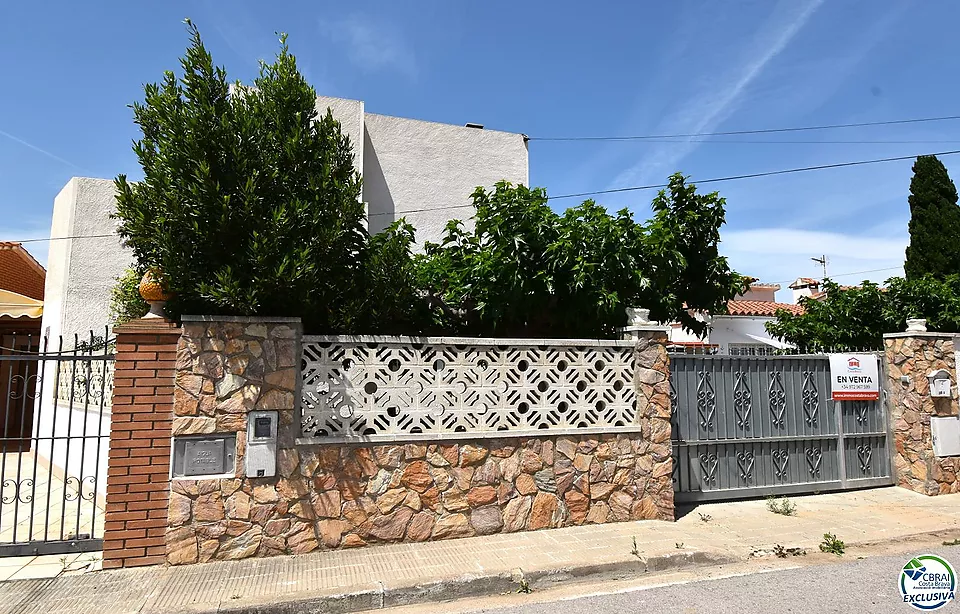 Maison avec quatre chambres jardin et piscine