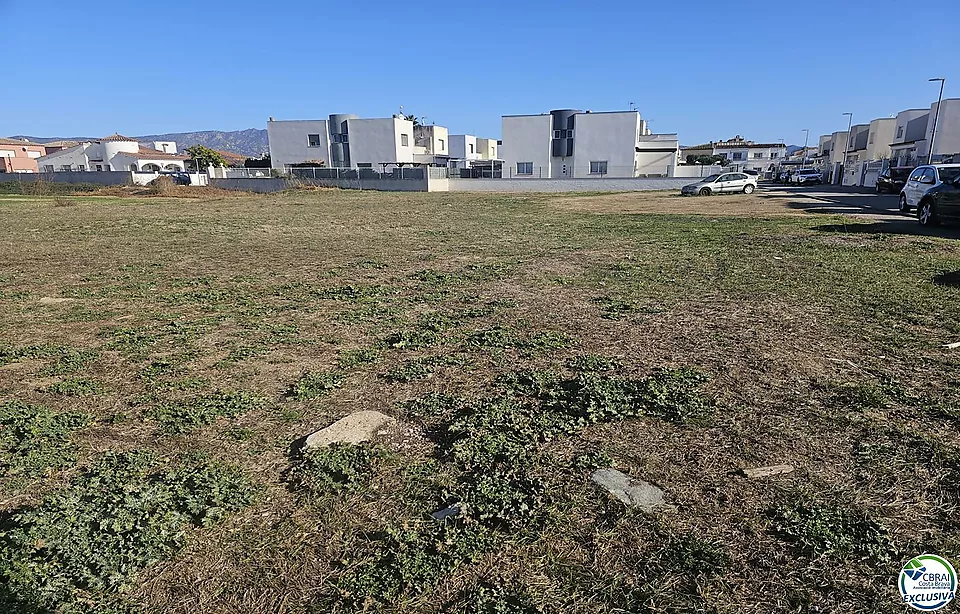 TERRENO EN VENTA - ZONA RESIDENCIAL EN EMPURIABRAVA