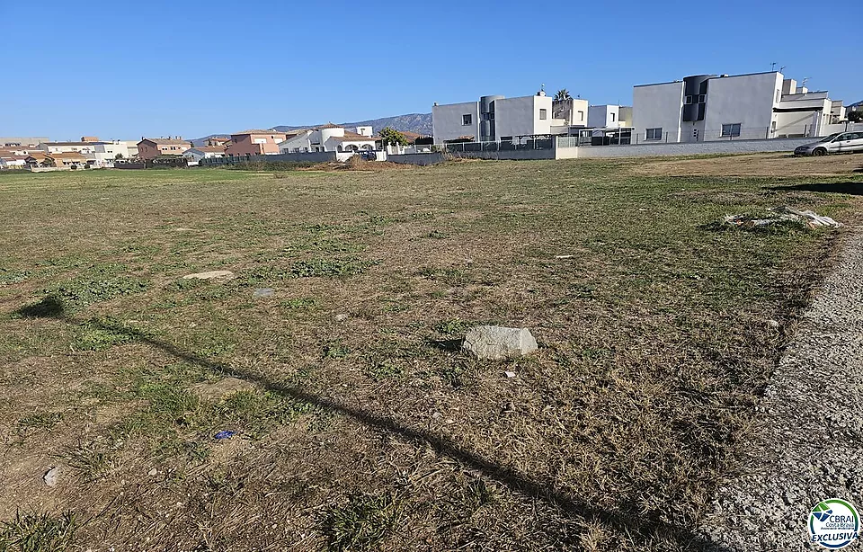 TERRENO EN VENTA - ZONA RESIDENCIAL EN EMPURIABRAVA