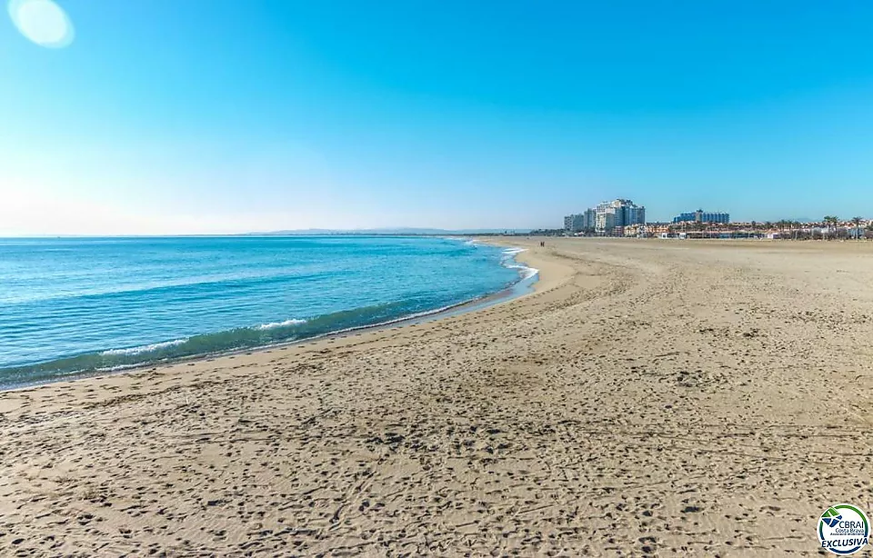 Jolie maison avec pisicine à Empuriabrava