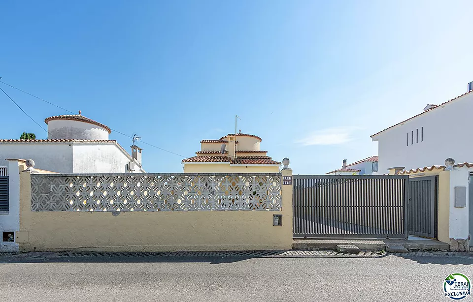 Jolie maison avec pisicine à Empuriabrava