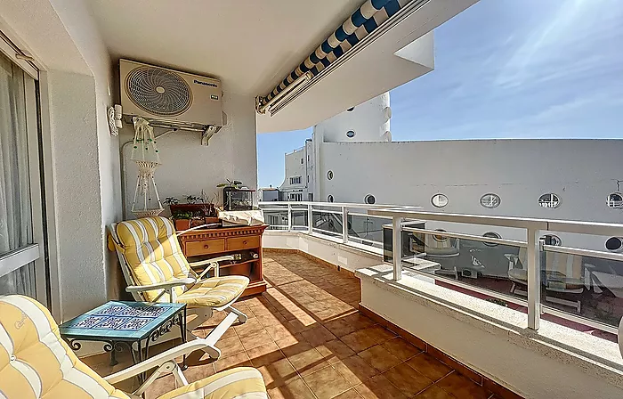 Magnifique appartement de 59 m2 avec terrasse de 10 m2 avec vue sur le canal et la mer.