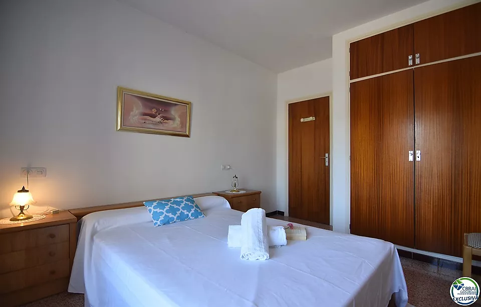 Apartament de 92 m2 i 8 m2 de terrassa, situat al centre de Roses.