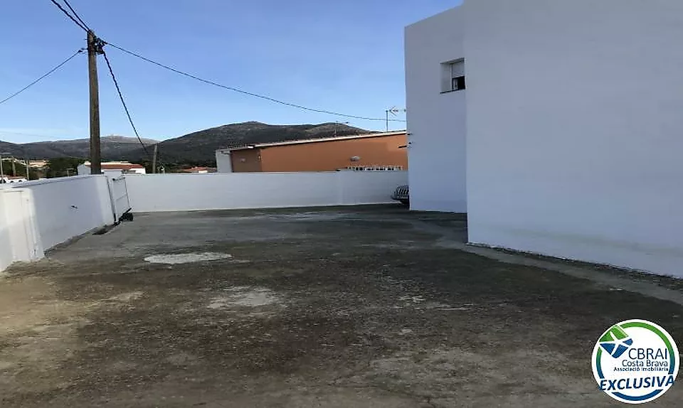 Encantadora Casa Renovada a Urbanització Tranquil·la de Roses