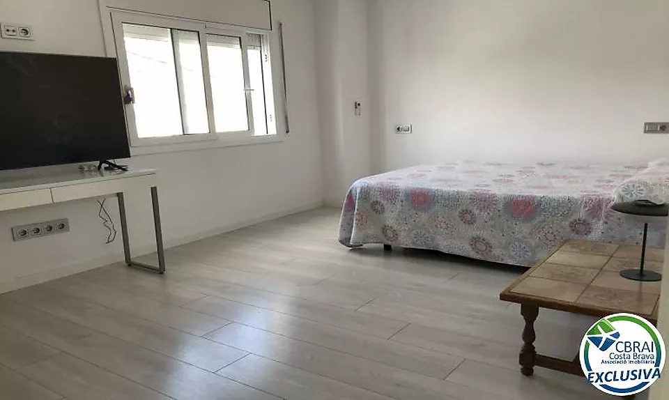 Encantadora Casa Renovada a Urbanització Tranquil·la de Roses