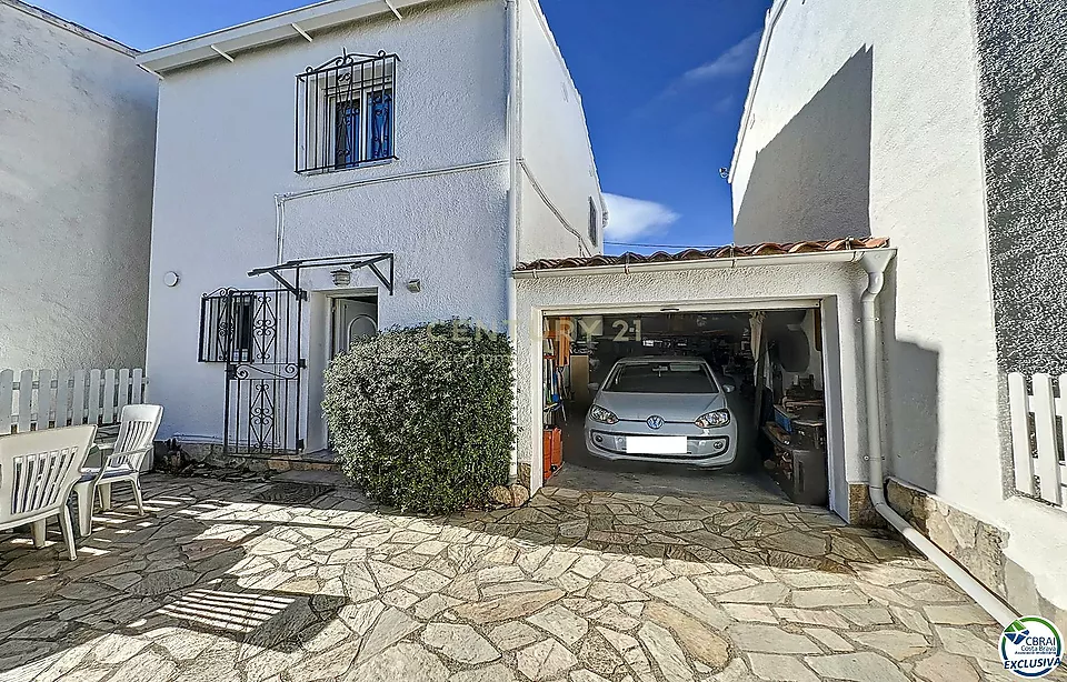 MAISON AVEC GARAGE DANS LE PARC NATUREL