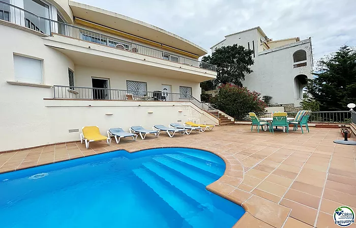 Gran casa con vistas al mar, piscina y licencia turística