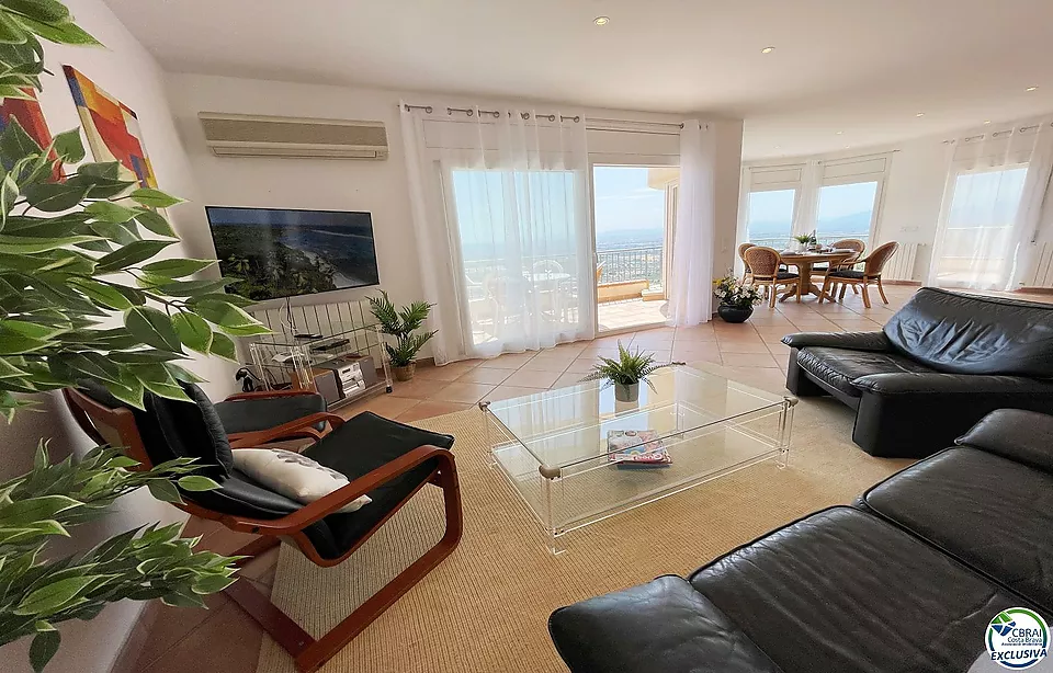 Gran casa con vistas al mar, piscina y licencia turística