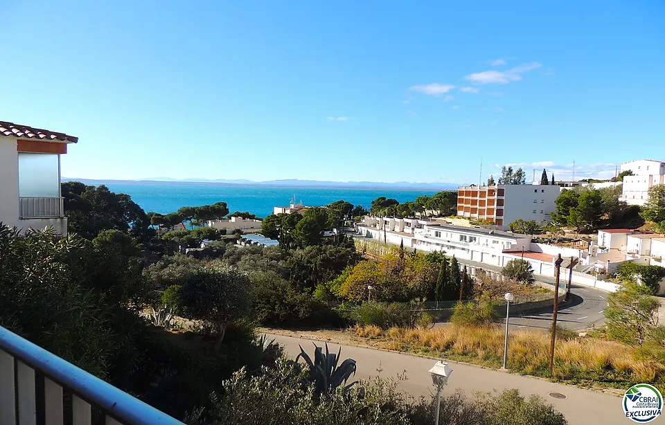 Apartament Encantador amb Vistes al Mar i Accés a la Platja